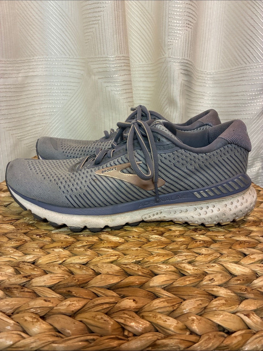 Brooks Adrenaline GTS 20 Running Shoes Lt gray Women’s Sz 10 - Picture 2 of 8